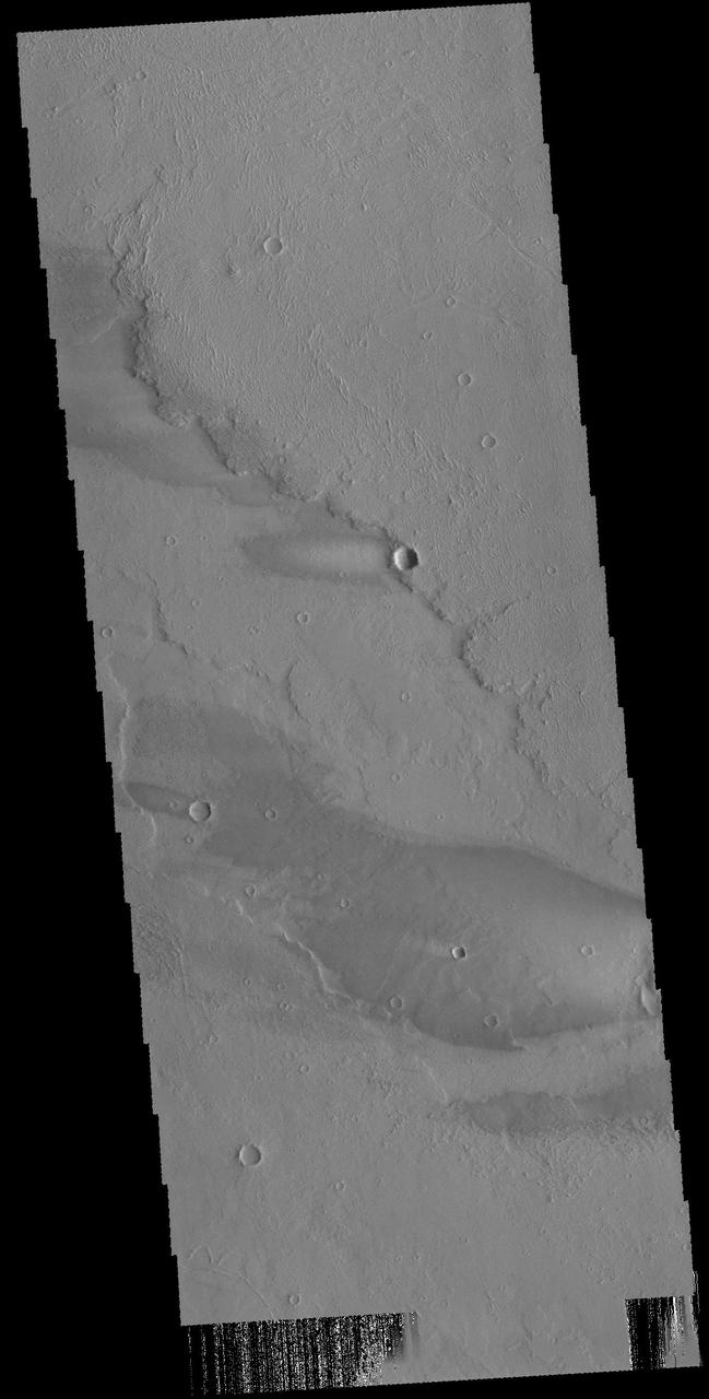 This VIS image shows part of Daedalia Planum as well as several windstreaks. There is a large streak in the bottom half of the frame from a large crater off the image to the right. The "tail" of the windstreak is on the downwind side of the crater. Orbit Number: 64886 Latitude: -8.63998 Longitude: 223.484 Instrument: VIS Captured: 2016-07-30 13:10 http://photojournal.jpl.nasa.gov/catalog/PIA20995