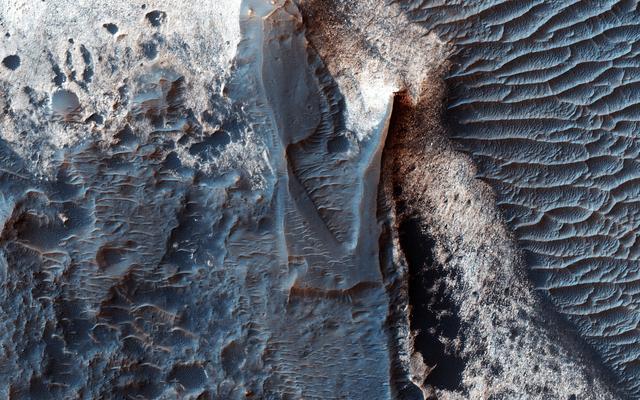 NASA image: Deposits along the Northern Wall of Melas Chasma