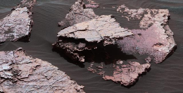 NASA image: Possible Signs of Ancient Drying in Martian Rock