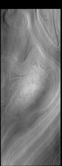 Today's VIS image shows part of the south polar cap. It is now summer in the region and the surface frosts are gone. The layers of ice comprising the cap are now fully visible.  Orbit Number: 66823 Latitude: -86.428 Longitude: 177.164 Instrument: VIS Captured: 2017-01-06 02:29  http://photojournal.jpl.nasa.gov/catalog/PIA21318