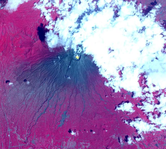 NASA image: Indonesia's Active Mount Agung Volcano Imaged by NASA Spacecraft