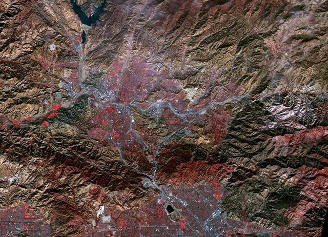 While the Thomas fire in Ventura County, CA is the largest and most destructive, several other smaller fires burned in the Los Angeles area. The Creek fire destroyed 123 buildings and consumed over 15,000 acres. The smaller Rye fire burned 6,000 acres and destroyed 9 structures. The image was acquired December 17, 2017, covers an area of 9.7 by 13.5 kilometers, and is located at 34.4 degrees north, 118.5 degrees west.  https://photojournal.jpl.nasa.gov/catalog/PIA22149