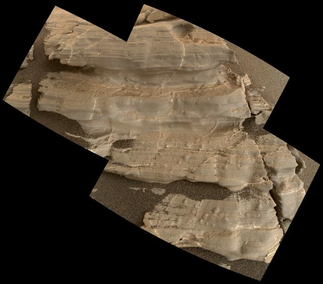 NASA image: Crystal Shapes and Two-Toned Veins on Martian Ridge