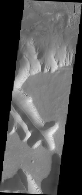 NASA image: Investigating Mars: Ius Chasma