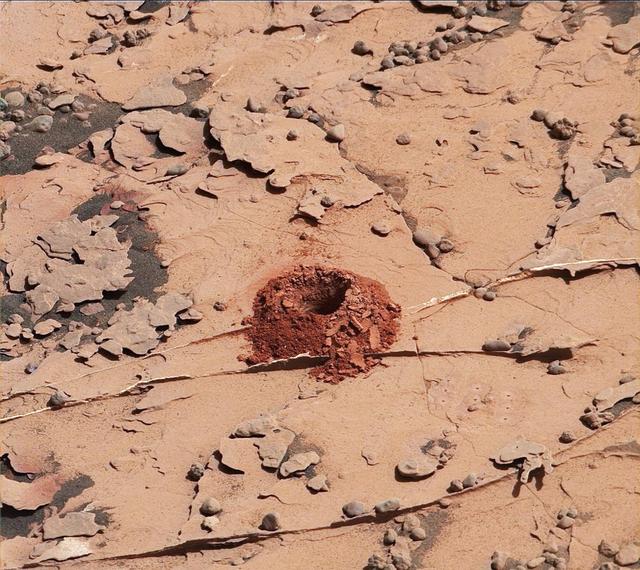 NASA image: Curiosity Successfully Drills "Duluth"