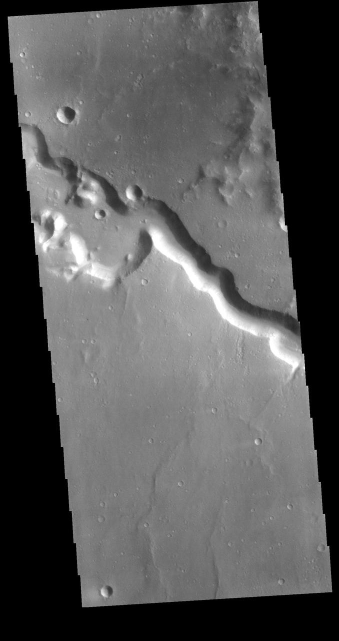 Today's VIS image shows a section of Bahram Vallis. This channel is located in northern Lunae Planum, south of Kasei Valles.  Orbit Number: 71256 Latitude: 21.0762 Longitude: 301.486 Instrument: VIS Captured: 2018-01-06 08:51  https://photojournal.jpl.nasa.gov/catalog/PIA22379