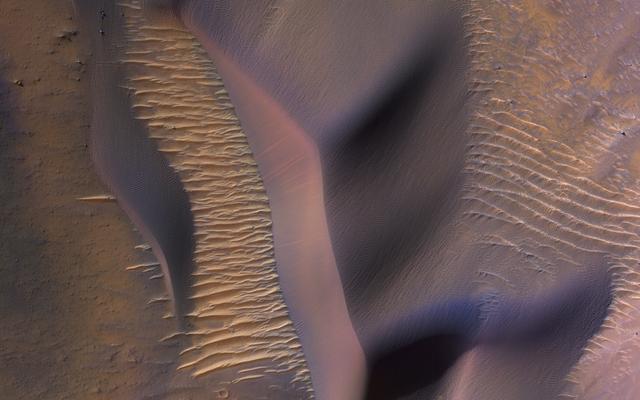 Dunes in Nectaris Montes