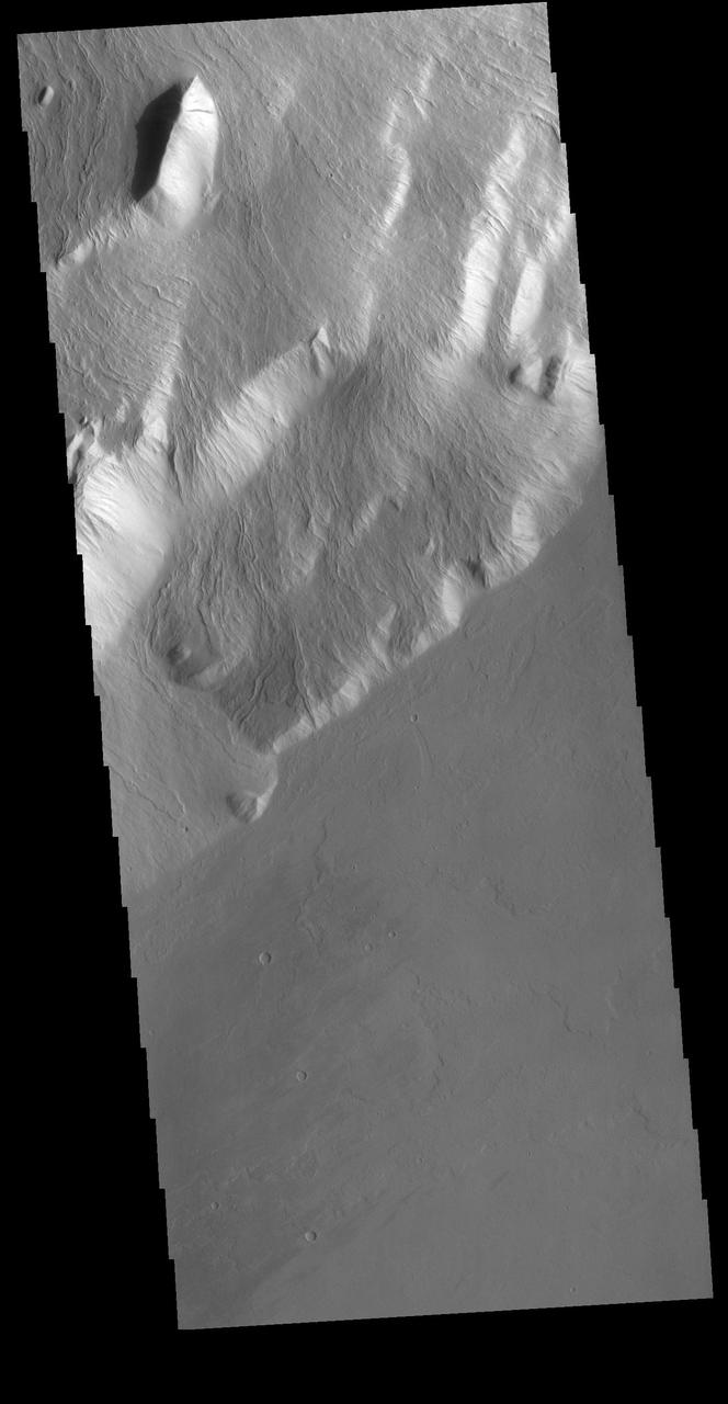 Olympus Rupes is the name of the large escarpment surrounding Olympus Mons. The escarpment is a cliff where there is a large elevation change over a short distance. This VIS image is located along the southeastern margin of Olympus Mons, the largest Martian volcano. Orbit Number: 72406 Latitude: 14.4639 Longitude: 229.509 Instrument: VIS Captured: 2018-04-11 02:30 https://photojournal.jpl.nasa.gov/catalog/PIA22598