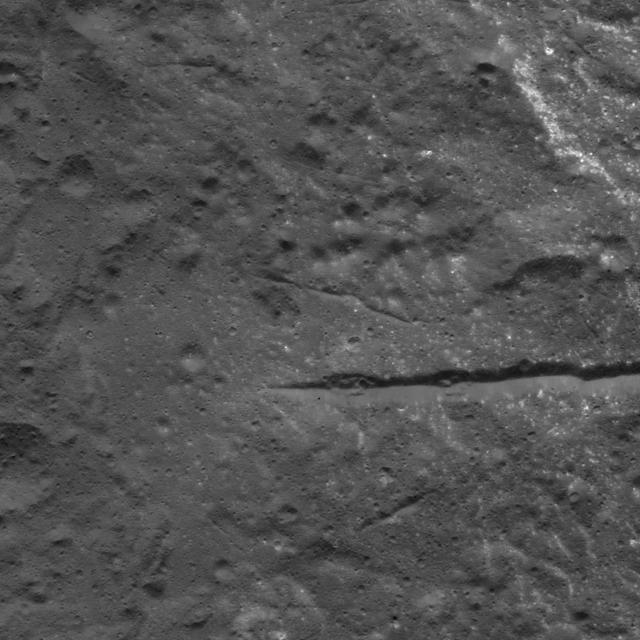 NASA image: Fractures in Occator Crater's Floor