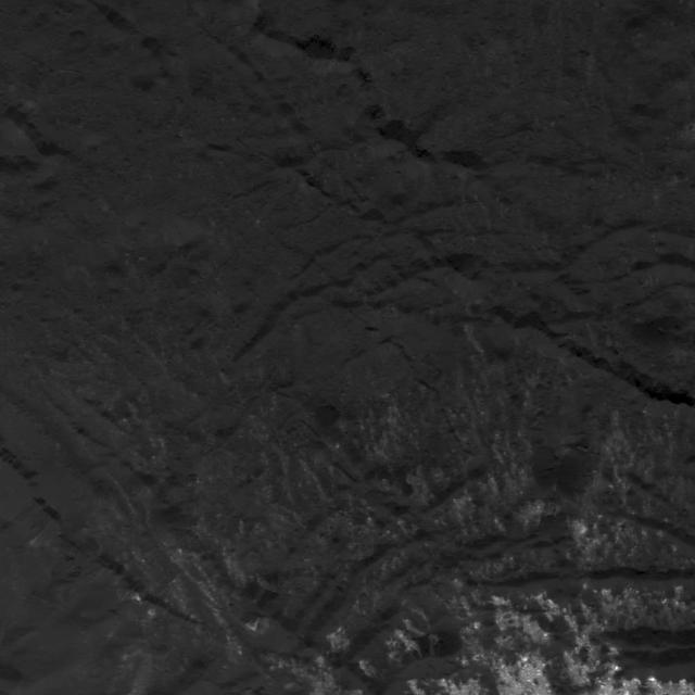 NASA image: Fracture Pattern Near Cerealia Facula