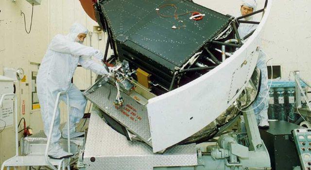 NASA's Wide Field and Planetary Camera 2 undergoes testing at JPL.  https://photojournal.jpl.nasa.gov/catalog/PIA22912