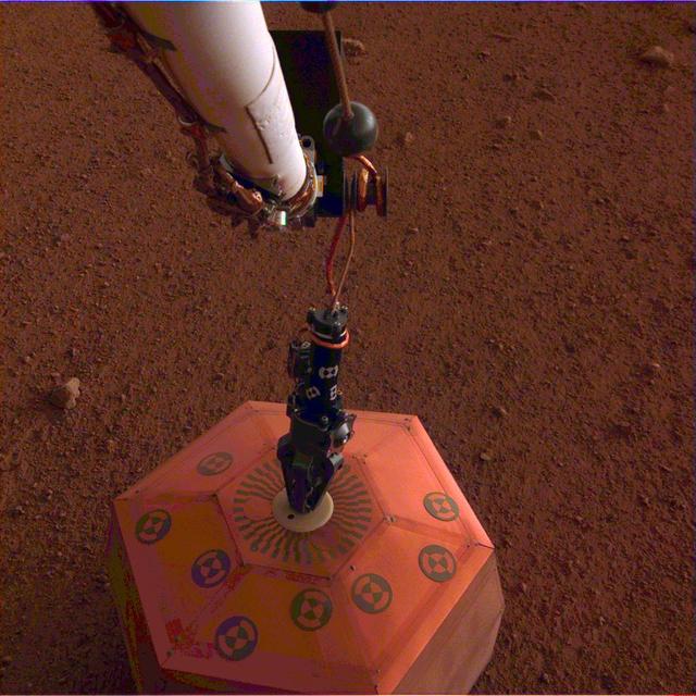 NASA image: SEIS Deployed on Mars
