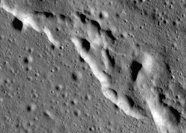 Wrinkle Ridges on the Moon