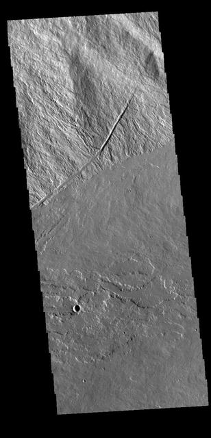 This VIS image is located where the southeastern flank of Ascraeus Mons meets the surrounding volcanic plains. Ascraeus Mons is the northernmost of the three large Tharsis volcanoes. Orbit Number: 77732 Latitude: 8.72838 Longitude: 257.08 Instrument: VIS Captured: 2019-06-23 18:20 https://photojournal.jpl.nasa.gov/catalog/PIA23369