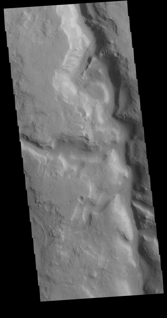 Today's VIS image shows part of Huo Hsing Valles, located in northern Terra Sabaea. This valley system is 318 km (197 miles) long.  Orbit Number: 79136 Latitude: 30.7086 Longitude: 66.391 Instrument: VIS Captured: 2019-10-17 09:11  https://photojournal.jpl.nasa.gov/catalog/PIA23572
