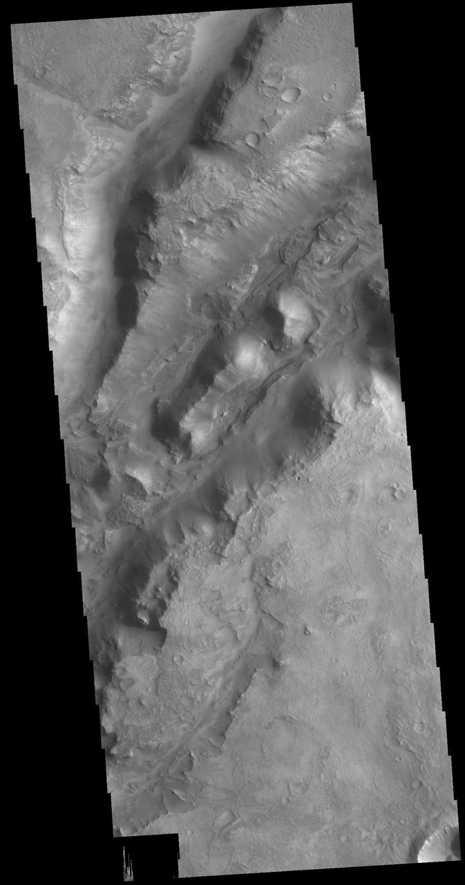 The linear depressions in today's VIS image are part of Nili Fossae. Nili Fossae is a collection of curved faults and down-dropped blocks of crust between the faults called graben. The graben lie northeast of the large volcano Syrtis Major and northwest of the ancient impact basin Isidis Planitia. Orbit Number: 79510 Latitude: 22.3452 Longitude: 77.6366 Instrument: VIS Captured: 2019-11-17 04:15 https://photojournal.jpl.nasa.gov/catalog/PIA23664