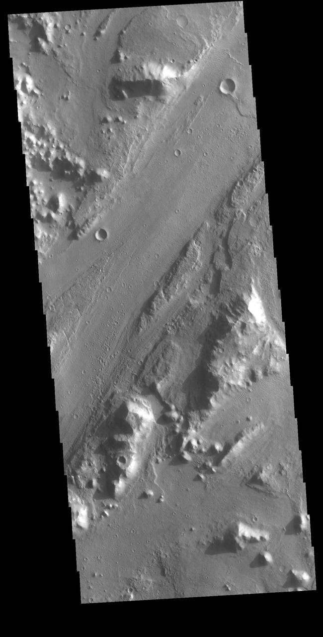 Today's VIS image shows a section of Morava Valles. Morava Valles is located in Margaritifer Terra.  Orbit Number: 79601 Latitude: -12.1454 Longitude: 336.946 Instrument: VIS Captured: 2019-11-24 15:53  https://photojournal.jpl.nasa.gov/catalog/PIA23665