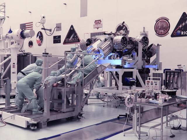 NASA image: Fitting the Rover's Power Supply