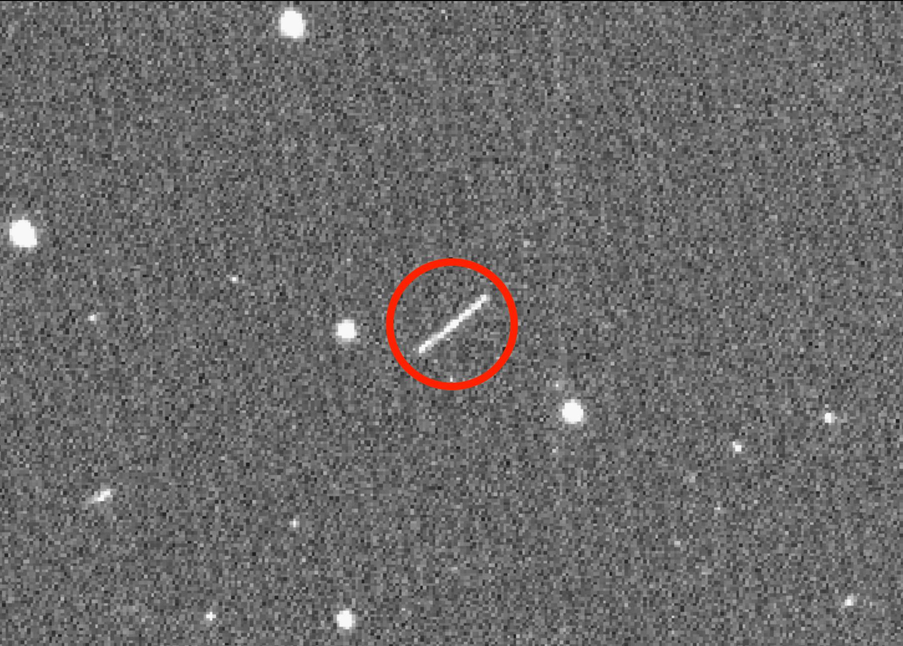 The circled streak in the center of this image is asteroid 2020 QG, which came closer to Earth than any other non-impacting asteroid on record.