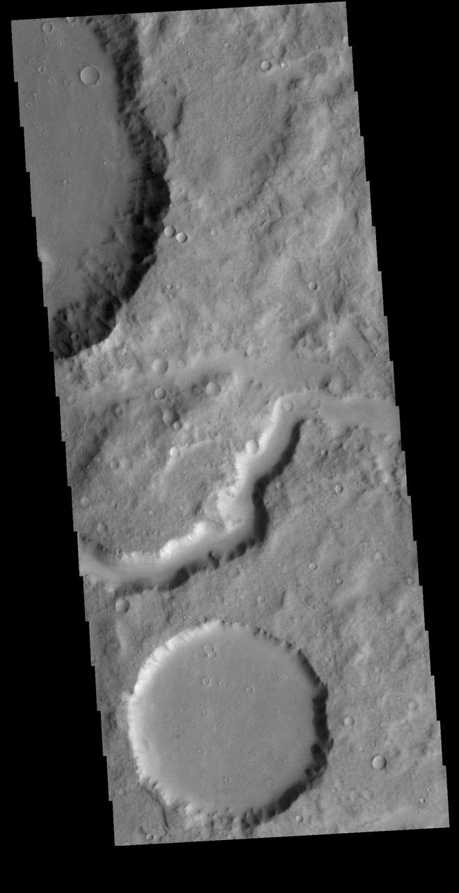 Today's VIS image shows a portion of an unnamed channel in northern Terra Cimmeria. Orbit Number: 81867 Latitude: -1.64386 Longitude: 123.348 Instrument: VIS Captured: 2020-05-29 05:53 https://photojournal.jpl.nasa.gov/catalog/PIA24083