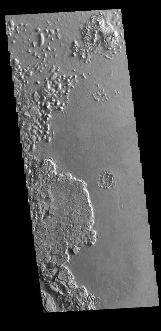 This region of arcuate (or curved) fractures is located north of Apollinaris Mons, on the margin with Elysium Planitia.  Orbit Number: 86233 Latitude: -3.43549 Longitude: 170.087 Instrument: VIS Captured: 2021-05-23 17:33  https://photojournal.jpl.nasa.gov/catalog/PIA24229
