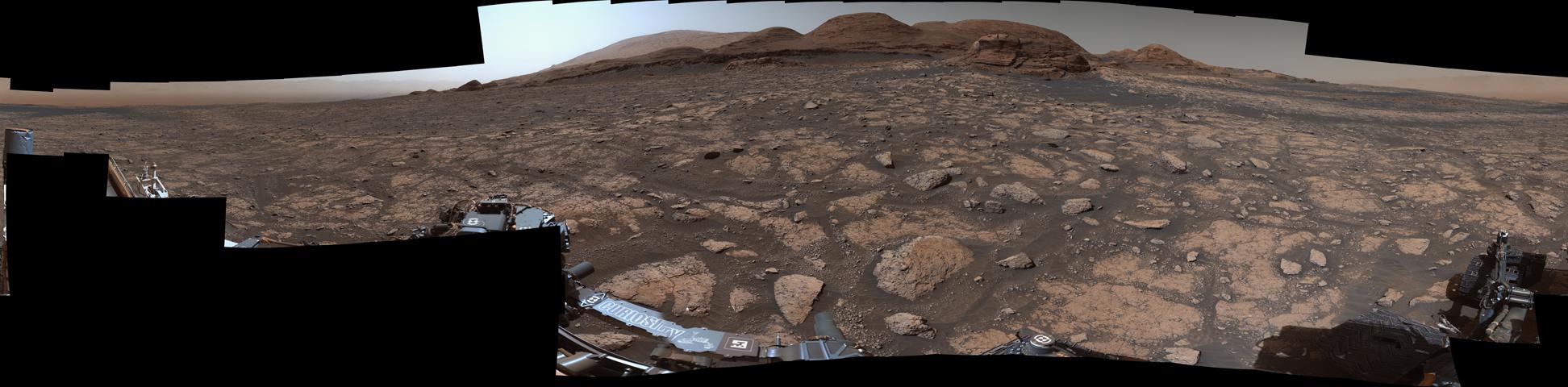 Curiosity's 360-Degree View Approaching Mont Mercou