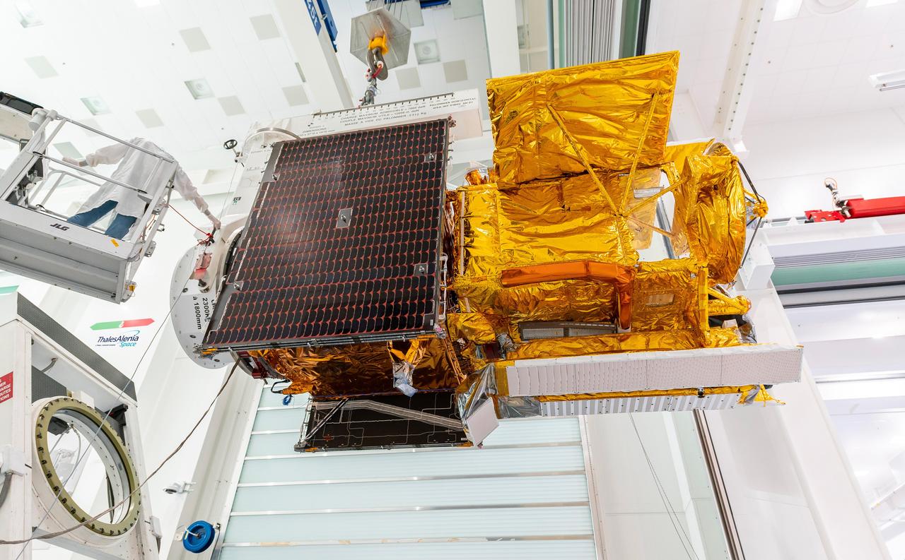 Workers in a clean room in Cannes, France, load the Surface Water and Ocean Topography (SWOT) satellite into a container in preparation for shipping the spacecraft to the U.S. SWOT is an international mission led by NASA and the French space agency Centre National d'Études Spatiales (CNES) that will survey water on more than 90% of Earth's surface.  The spacecraft will view water in Earth's lakes, rivers, reservoirs, and the ocean in higher definition than ever before. The information that SWOT gathers will help inform water management decisions and prepare communities for rising seas and changing coastlines. It will also help researchers better understand the exchange of heat and carbon between the ocean and atmosphere, an important component of the role that Earth's ocean plays in the planet's climate.  SWOT will launch out of the Vandenberg Space Force Base in central California no earlier than Dec. 5, 2022.  SWOT is being jointly developed by NASA and CNES, with contributions from the Canadian Space Agency and the United Kingdom Space Agency. JPL, which is managed for NASA by Caltech in Pasadena, California, leads the U.S. component of the project. For the flight system payload, NASA is providing the KaRIn instrument, a GPS science receiver, a laser retroreflector, a two-beam microwave radiometer, and NASA instrument operations. CNES is providing the Doppler Orbitography and Radioposition Integrated by Satellite (DORIS) system, the dual frequency Poseidon altimeter (developed by Thales Alenia Space), the KaRIn radio-frequency subsystem (together with Thales Alenia Space and with support from the UK Space Agency), the platform, and ground control segment. CSA is providing the KaRIn high-power transmitter assembly. NASA is providing the launch vehicle and associated launch services.  https://photojournal.jpl.nasa.gov/catalog/PIA24910