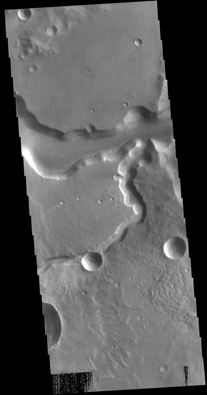 Today's VIS image shows a section of Bahram Vallis. This channel is located in northern Lunae Planum, south of Kasei Valles. Bharam Vallis drains from the higher elevations of Lunae Planum towards the Chryse Planitia basin. This channel is over 300km long (186miles). Orbit Number: 87576 Latitude: 20.3115 Longitude: 302.882 Instrument: VIS Captured: 2021-09-11 07:37 https://photojournal.jpl.nasa.gov/catalog/PIA25224