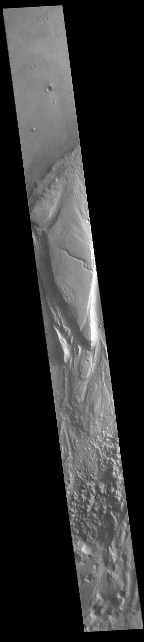 Today's VIS image shows a section of Tiu Valles. Located in Margaritifer Terra, Tiu Valles is a complex channel that is part of a large system of outflow channels that arise from Vallis Marineris and flow northward to empty into Chryse Planitia. Tiu Vallis is 1720 km (1069 miles) long. Orbit Number: 87675 Latitude: 4.06653 Longitude: 329.088 Instrument: VIS Captured: 2021-09-19 11:09 https://photojournal.jpl.nasa.gov/catalog/PIA25261