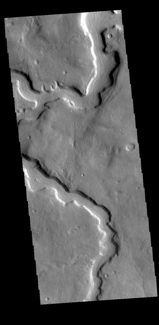 Today's VIS image shows part of Clasia Vallis, located in Terra Sabaea. Clasia Vallis is 125km long (77 miles).  Orbit Number: 88720 Latitude: 33.6222 Longitude: 57.0277 Instrument: VIS Captured: 2021-12-14 12:25  https://photojournal.jpl.nasa.gov/catalog/PIA25299