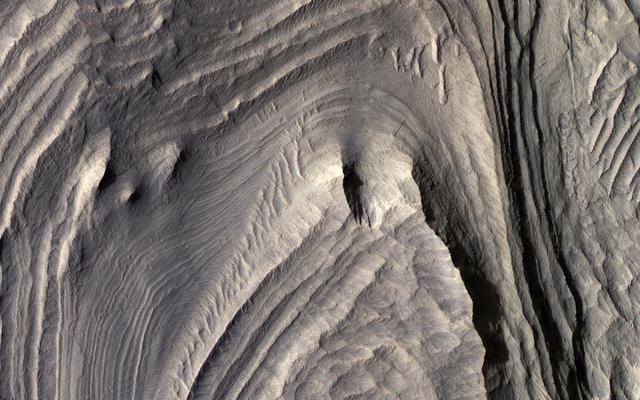 NASA image: Layered Sediments in Valles Marineris