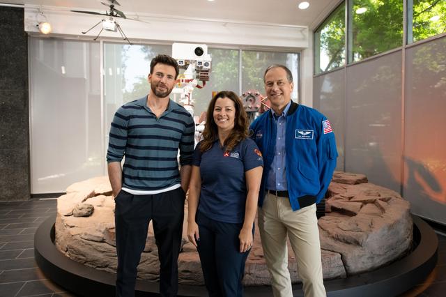 NASA image: Chris Evans Visits JPL, Perseverance Model