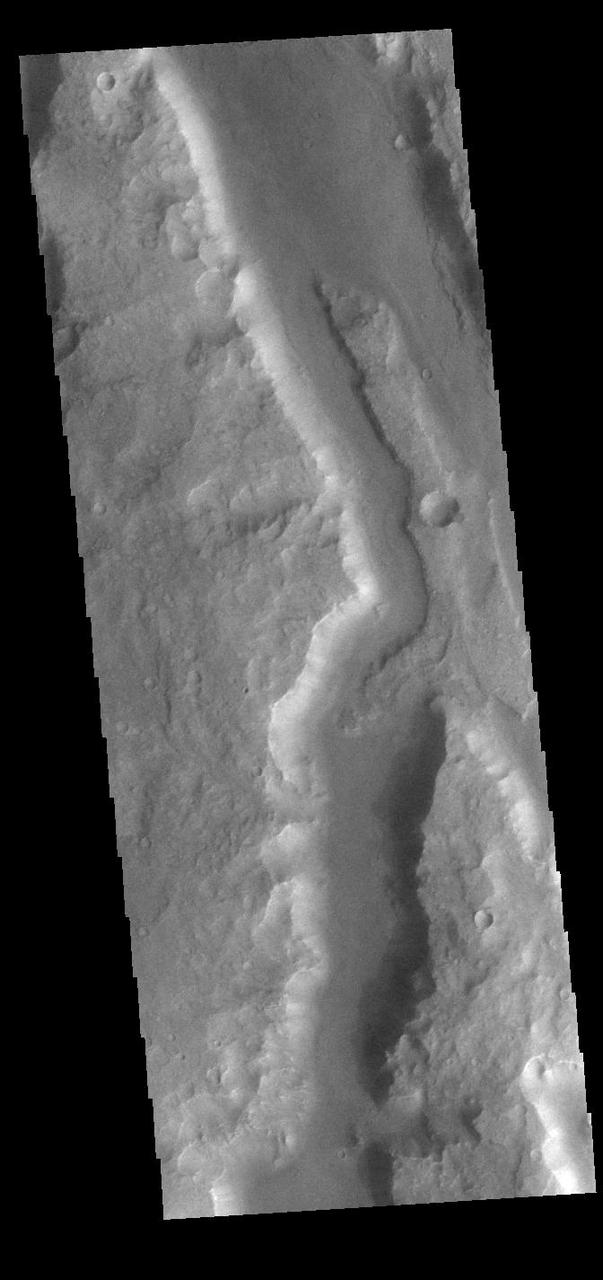 This VIS image shows a small section of Ma'adim Valles. Ma'adim Valles is an outflow channel that arises in the southern lowlands and flows northward into Gusev Crater, the home of the MER Spirit rover. Located in Terra Cimmeria, the channel is 700km (435 miles) long, with widths up to 20 km (12 miles) and depths to 2 km (1.2 miles) in places.  Orbit Number: 91399 Latitude: -25.6089 Longitude: 176.544 Instrument: VIS Captured: 2022-07-23 02:16  https://photojournal.jpl.nasa.gov/catalog/PIA25538