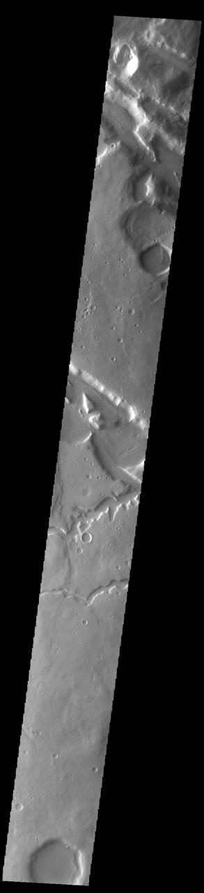 Today's VIS image shows multiple channel systems located in northern Terra Sabaea. Two of the channels are named: Hypsas Vallis and Clanis Valles, visible in the lower half of the image. Clanis Valles is 54km long (33 miles), while Hypsas Vallis is only 33km long (20 miles). Orbit Number: 93967 Latitude: 33.912 Longitude: 58.1199 Instrument: VIS Captured: 2023-02-19 13:57 https://photojournal.jpl.nasa.gov/catalog/PIA25937