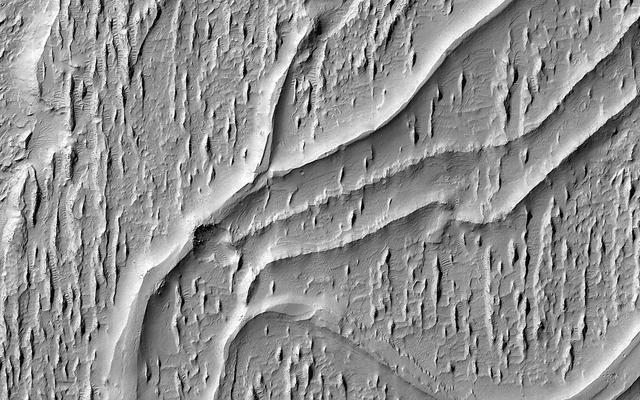 NASA image: Curving Ridges in Aeolis Planum