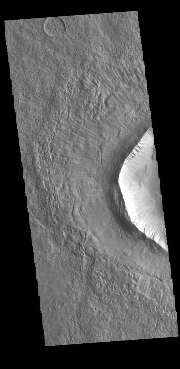 Today's VIS image shows part of an unnamed crater in Utopia Planitia. The ejecta surrounding the crater rim shows both layering and radial grooves. These features formed during the impact event. Orbit Number: 94546 Latitude: 38.5545 Longitude: 98.9045 Instrument: VIS Captured: 2023-04-08 05:31 https://photojournal.jpl.nasa.gov/catalog/PIA26034