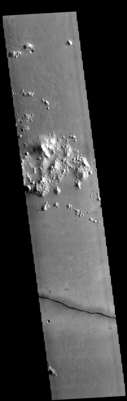 Today's VIS image shows a single linear depression, most likely a graben. This region is located just south of Cerberus Fossae, so it may have formed at the same time. Several Cerberus Fossae graben have also been source regions for flow features. Orbit Number: 94756 Latitude: 7.92391 Longitude: 165.118 Instrument: VIS Captured: 2023-04-25 12:20 https://photojournal.jpl.nasa.gov/catalog/PIA26155