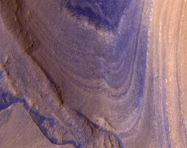 NASA image: HiRISE Spots Curiosity Driving Toward Upper Gediz Vallis