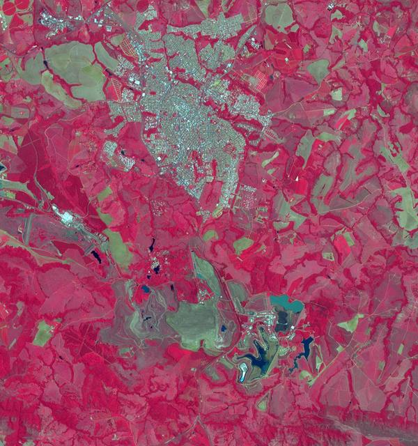 The Araxa mine in southern Brazil produces more than 80% of the world's Niobium. Niobium is used as an alloying agent in steels and in high-tech applications, such as electric car batteries. Brazil currently has 98% of commercial Niobium reserves in the world. The image was acquired November 5, 2023, covers an area of 16 by 17.1 km, and is located at 19.7 degrees south, 46.9 degrees west. https://photojournal.jpl.nasa.gov/catalog/PIA26395