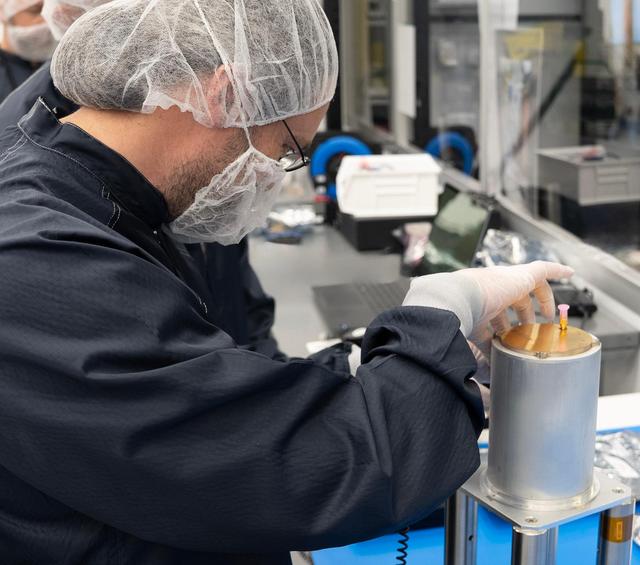 NASA image: JPL's User Terminal Payload Delivered to Firefly