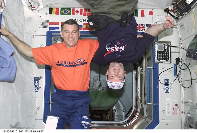NASA image: Voss and Kelly in the Laboratory