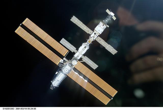 NASA image: Fly-around view of the ISS
