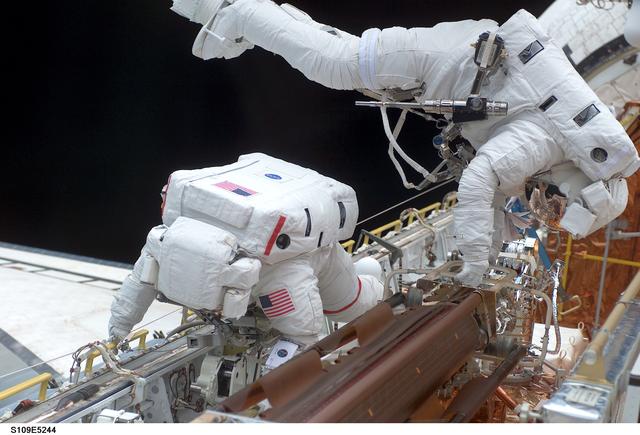 NASA image: STS-109 MS Grunsfeld and Linnehan stow old solar array from payload bay