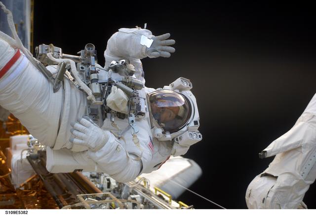 NASA image: STS-109 MS Grunsfeld during  third EVA
