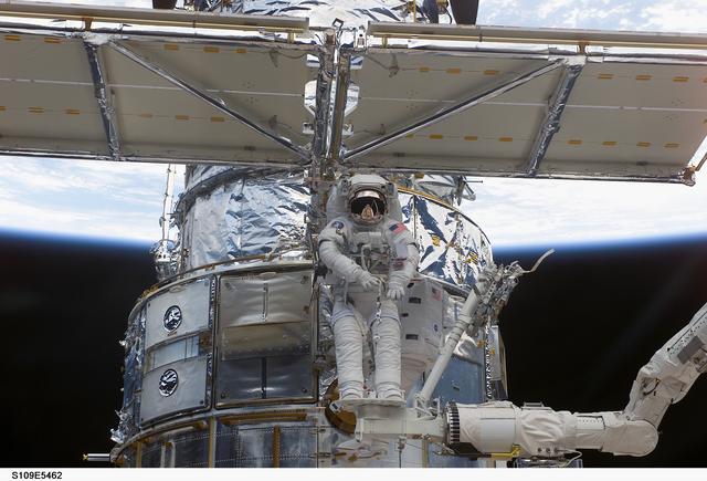 NASA image: View of STS-109 MS Linnehan and Grunsfeld during EVA 1
