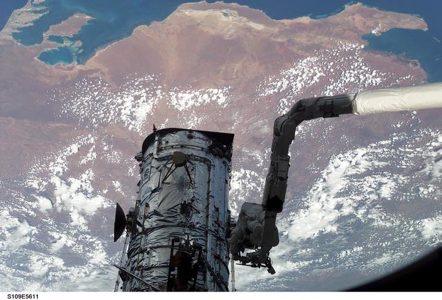 NASA image: EVA 2 - MS Newman over Australia