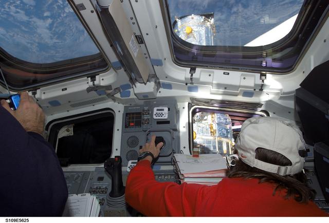 NASA image: MS Currie at RMS controls during EVA 2