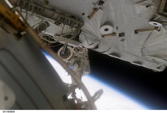 NASA image: Chang-Diaz holds PDGF for installation on the ISS P6 truss during STS-111 UF-2 EVA 1