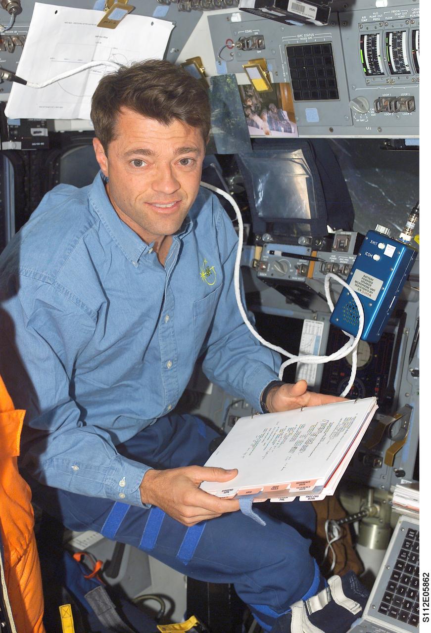 STS112-E-05862 (16 October 2002) --- Astronaut Jeffrey S. Ashby, STS-112 mission commander, occupies the commanders station on the flight deck of the Space Shuttle Atlantis.