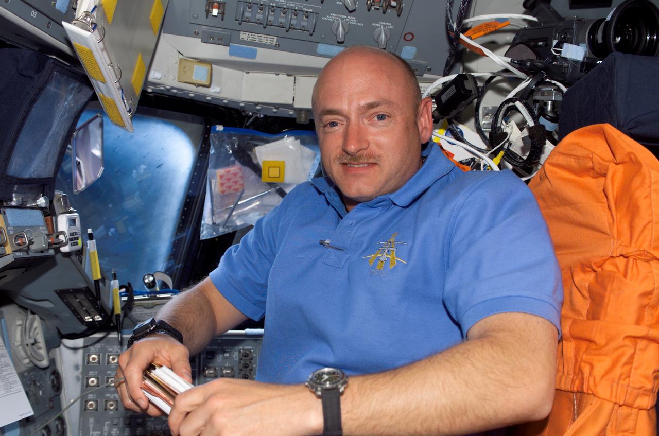 S121-E-05434 (5 July 2006) --- Astronaut Mark E. Kelly, STS-121 pilot, works at the pilot's station on the flight deck of the Space Shuttle Discovery during Flight Day 2 activities.